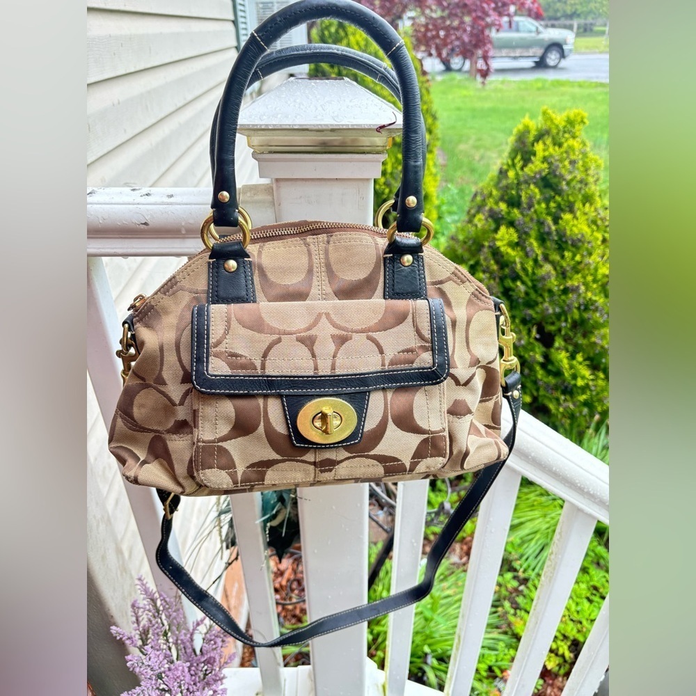 Coach 2 Way Turnlock Signature Hangbag - Picture 7 of 12